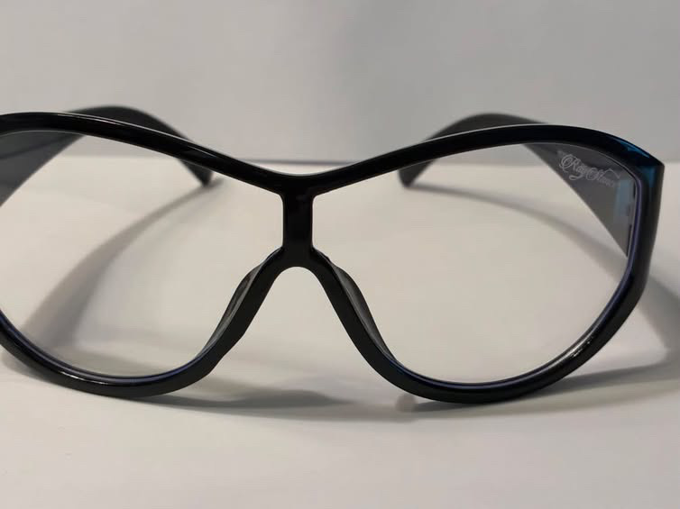 RayStance Onyx — black frame, front view